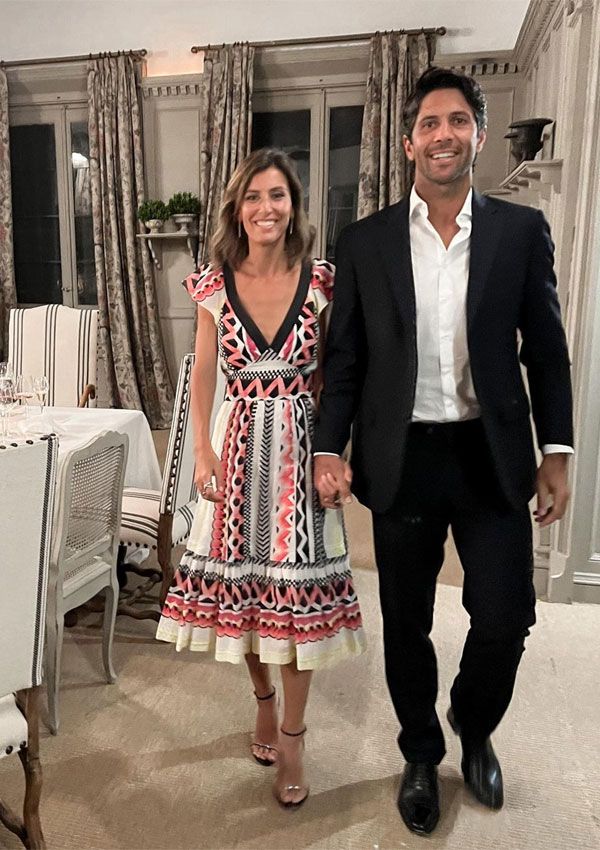 Ana Boyer estrena la primavera con un vestido estampado muy favorecedor