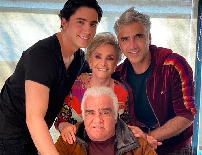 Vicente Fernández con su familia