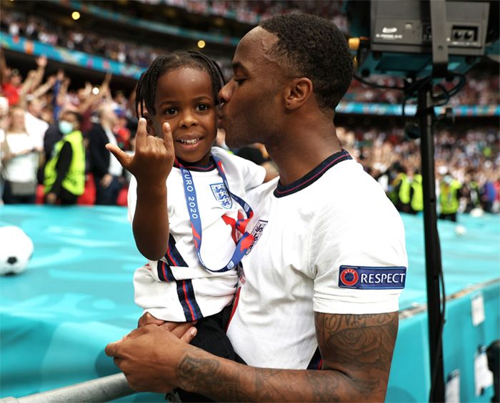 Sterling, muy cariñoso con su hijo