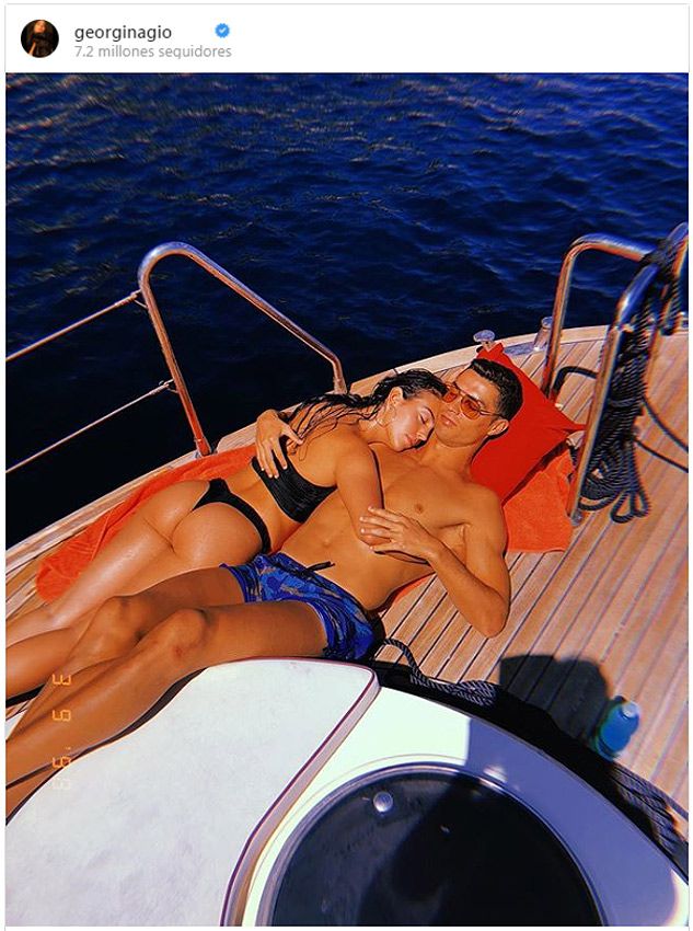 Cristiano Ronaldo y Georgina Rodríguez presumen de 'cuerpazos' al sol