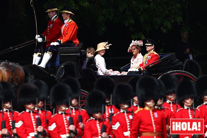 eduardo de wessex y su familia en el trooping the colour