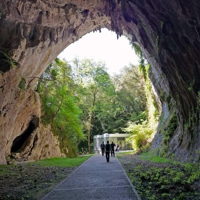 cueva de cullalvera en ramales de la victoria cantabria