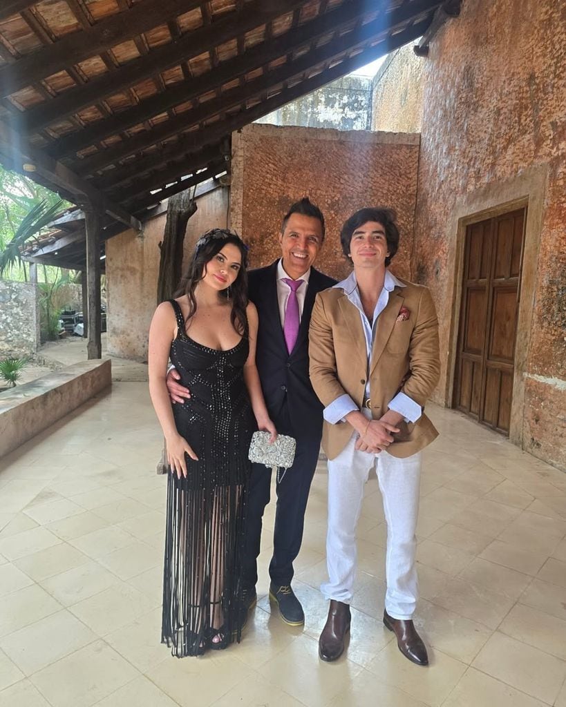 A la boda, Billy y Claudia acudieron con Max y Alexandra, hijos mayores del productor.