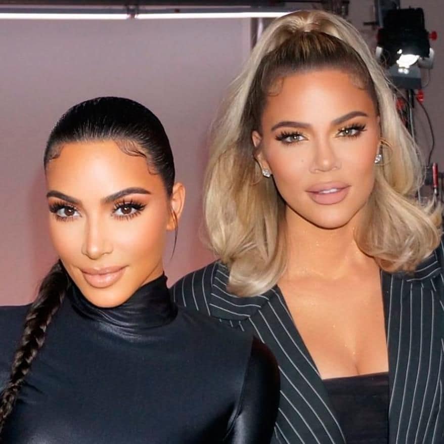 kim y khloe kardashian se suman a la tendencia de lucir los baby hairs