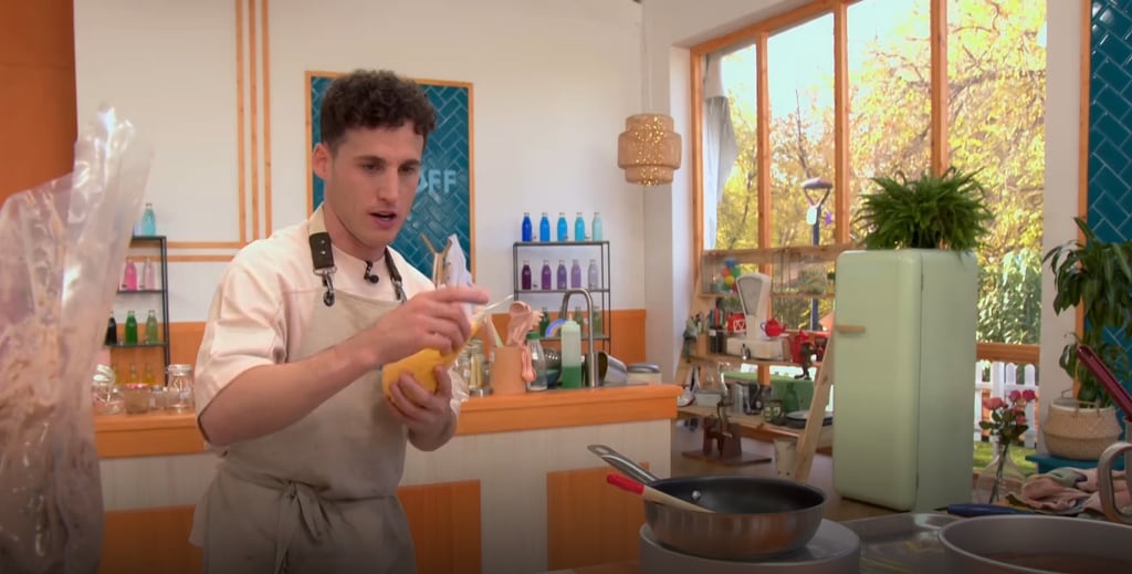 Pol Espargaró durante el quinto programa de Bake Off