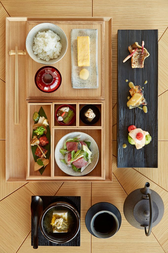 Desayuno japonés en el hotel Amanemu