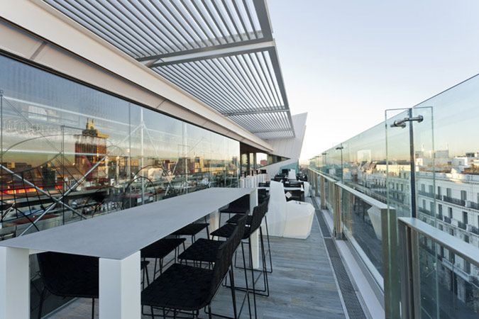 La terraza del nuevo 'Gourmet Experience', ubicado en el madrileño Barrio de Salamanca, ofrece unas espectaculares vistas de la ciudad.
