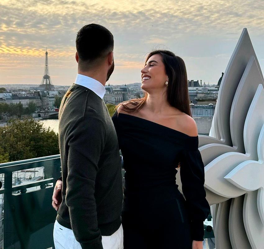 Sandra Garal y Marco Asensio en la ciudad de París donde viven desde que el futbolista fichó por el Paris Saint-Germain