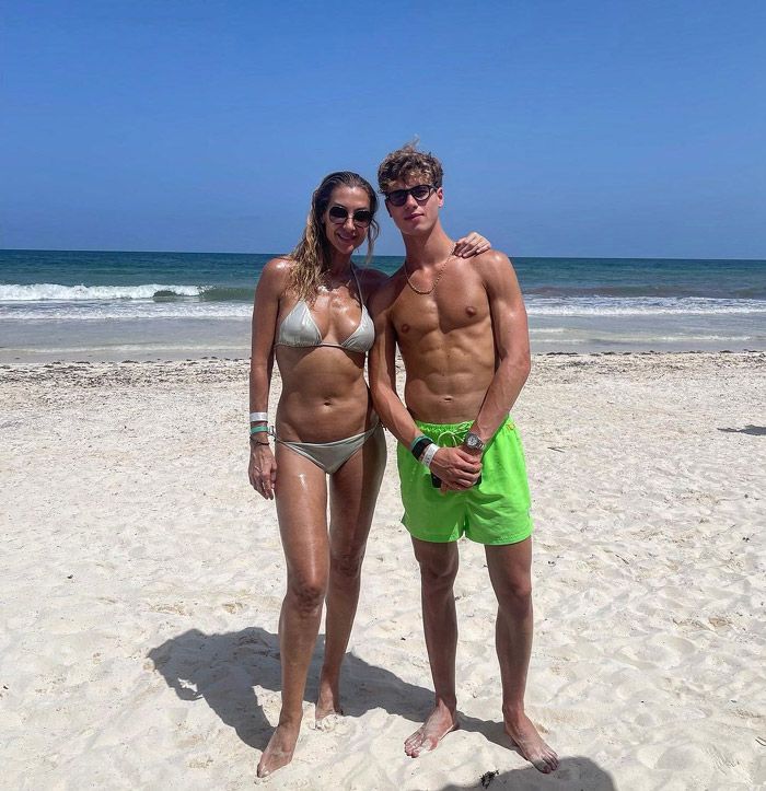 Mónica Pont con su hijo Javier Sagrera en Cancún