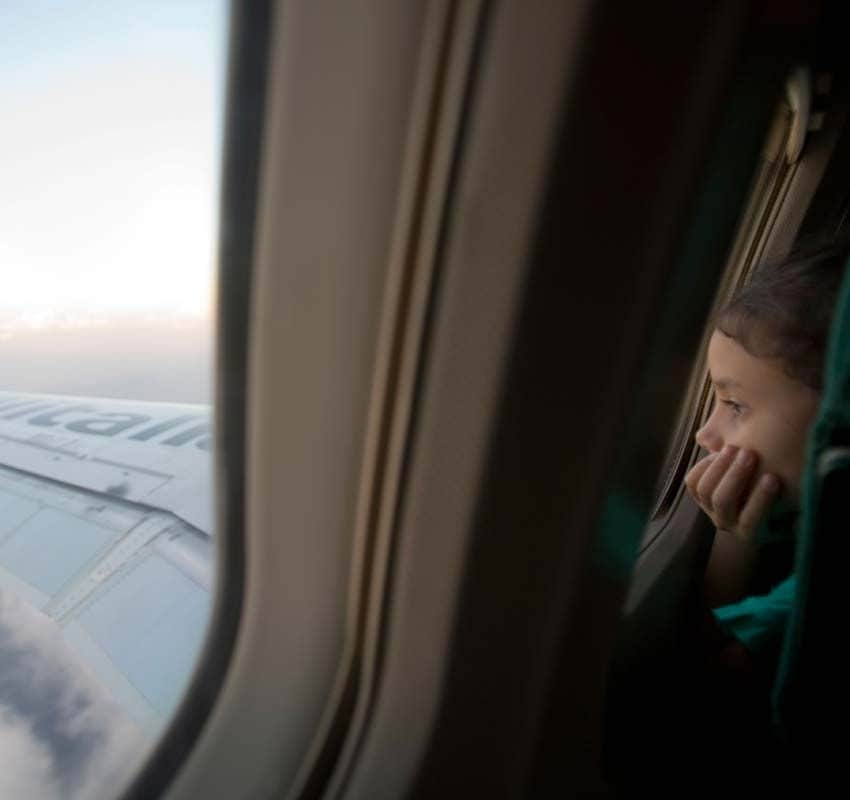 Viajando con menores en avión, niños, familias