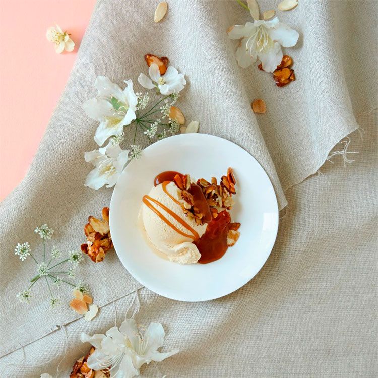 Helado de vainilla con dulce de leche