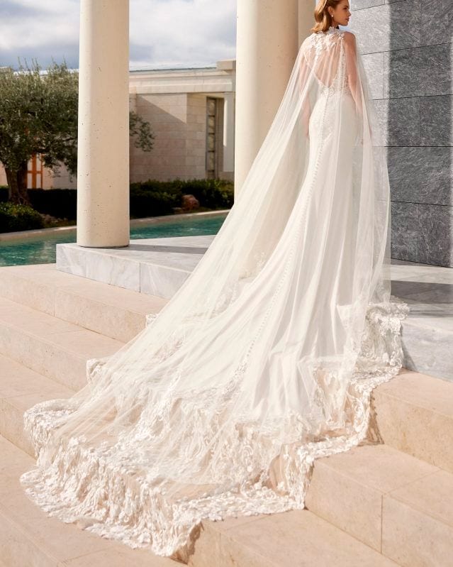 Novias con capa el complemento perfecto para el invierno