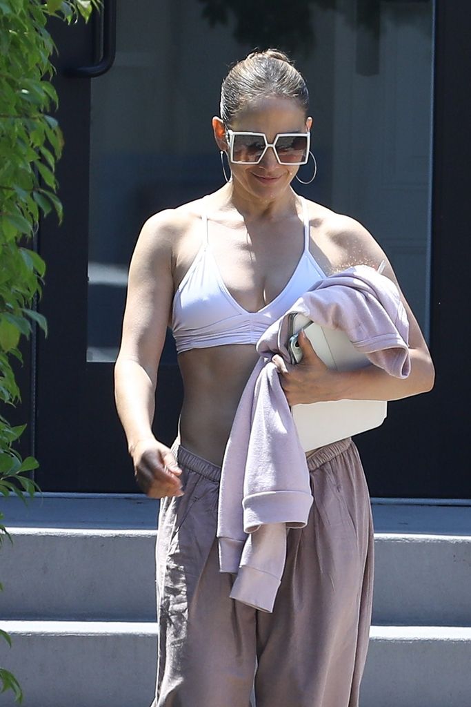 Jennifer Lopez saliendo de entrenar en Los Hamptons en julio de 2024