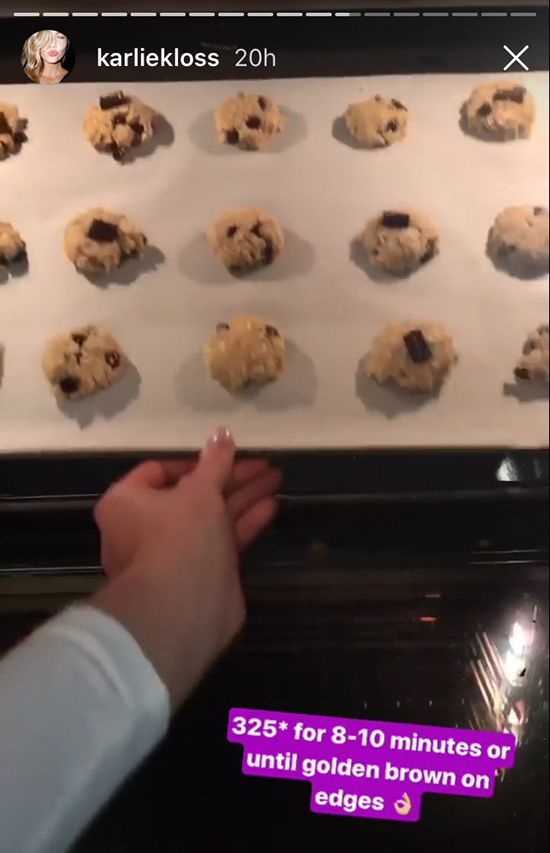 karlie_kloss_cookies_3z