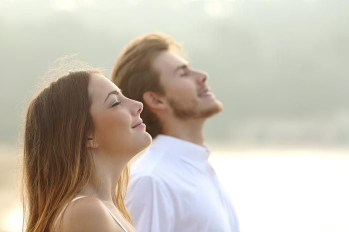 pareja respirando