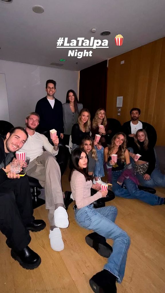 Chiara Ferragni y Alice Campello en Milán con amigos