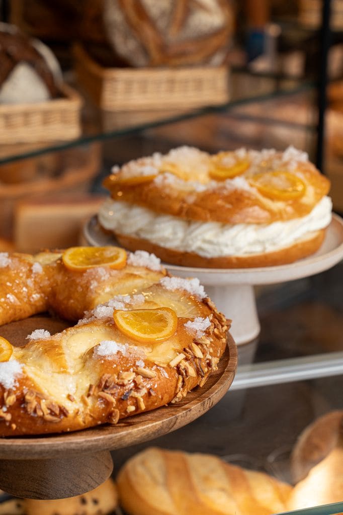 Coronas de la Almudena, sin relleno y con nata