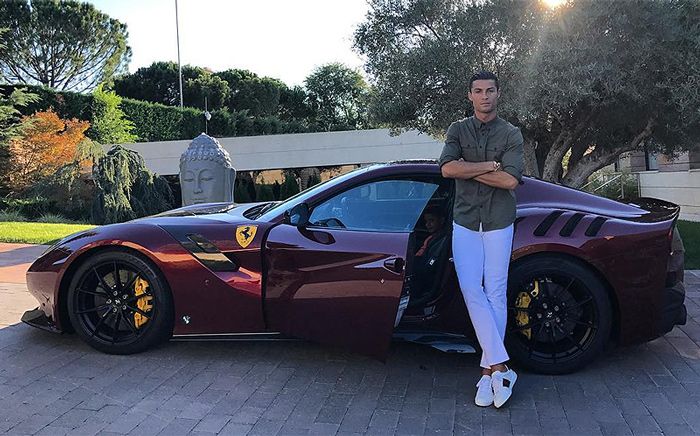 Cristiano Ronaldo y su coche