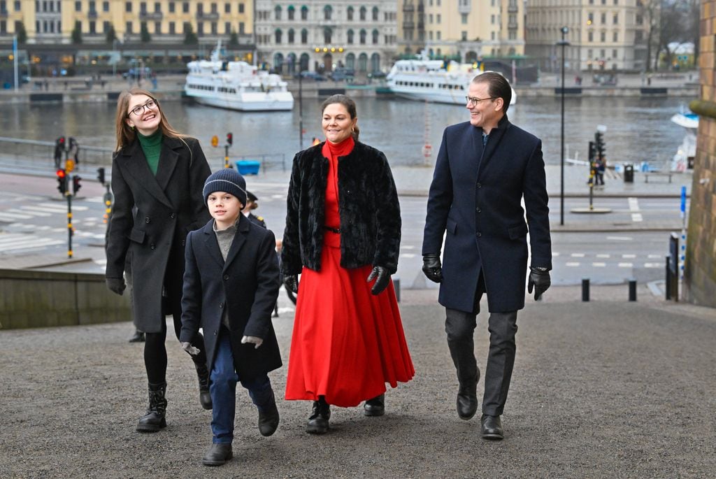 La princesa Victoria, con su marido y sus hijos este martes en Estocolmo

 