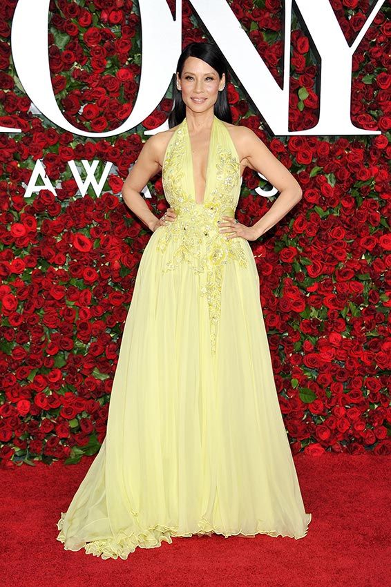 lucy_lie_tony_awards_2016_red_carpet_16a