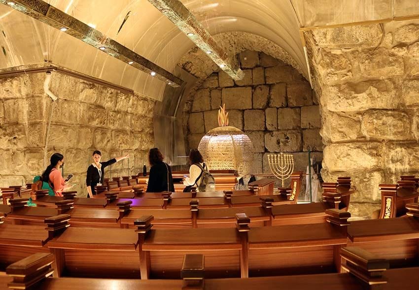 Interior de los túneles del Kotel en Jerusalén