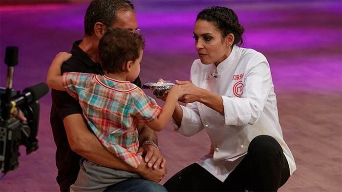 Lorena Castell con su hijo Río