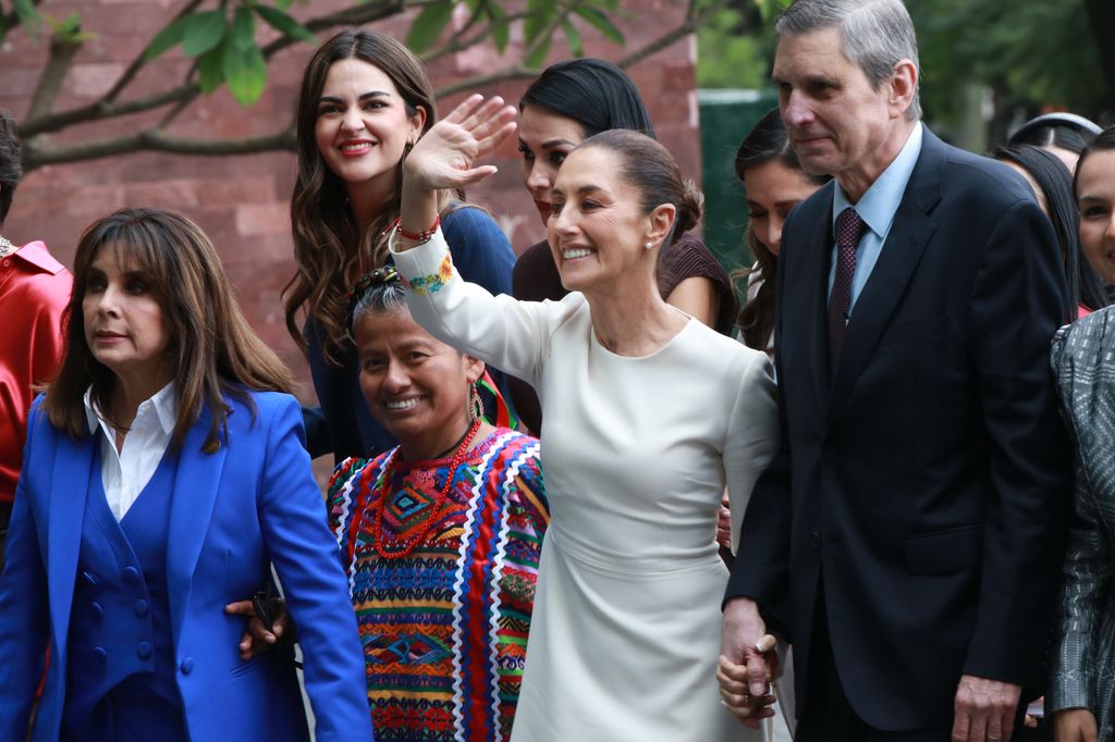 De la mano de su esposo, la Presidenta arribó al Congreso de la Unión