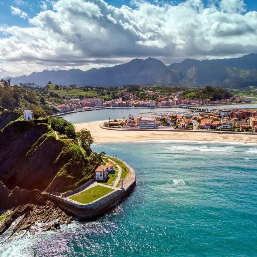 ribadesella y su estuario uno de los pueblos mas bonitos de asturias