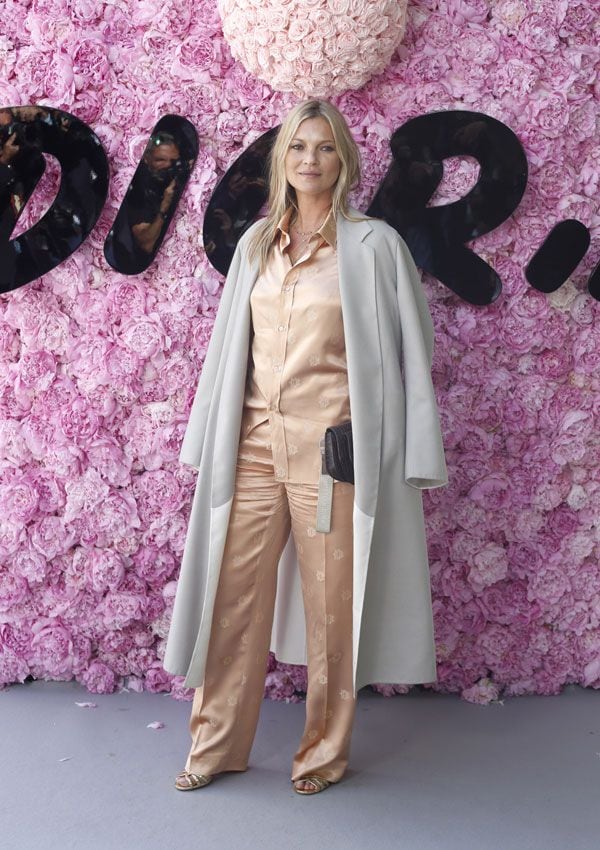 Lila Moss posa antes del último desfile de Dior Men