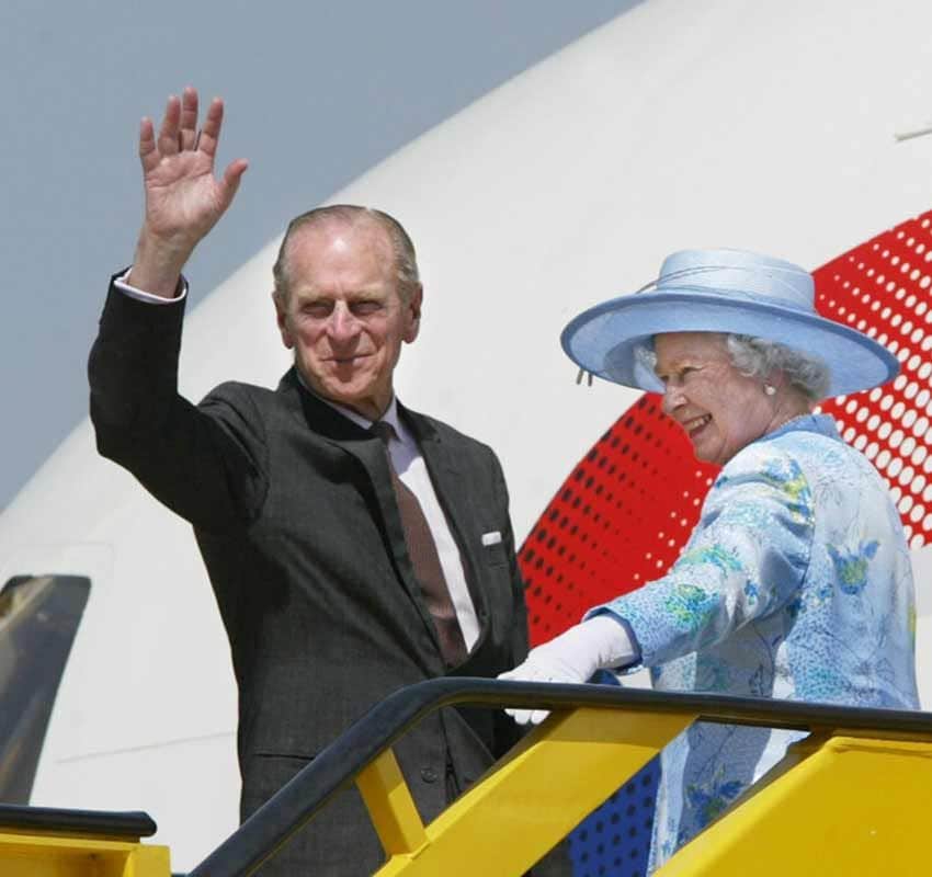 La reina Isabel II y su esposo, el duque de Edimburgo en un viaje a Nigeria