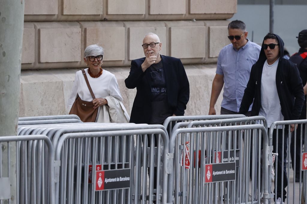 Josep Maria Mainat llega con su hijo al juicio contra su exmujer, julio 2024