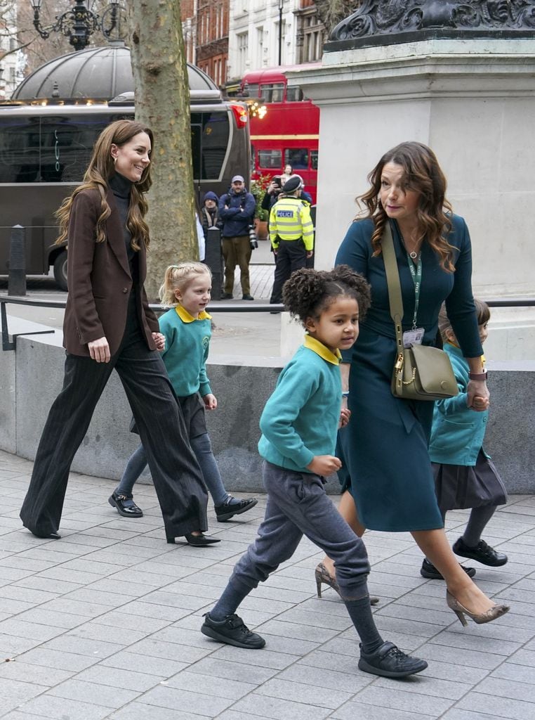 Kate Middleton  en una excursión con niños al el National Portrait Gallery