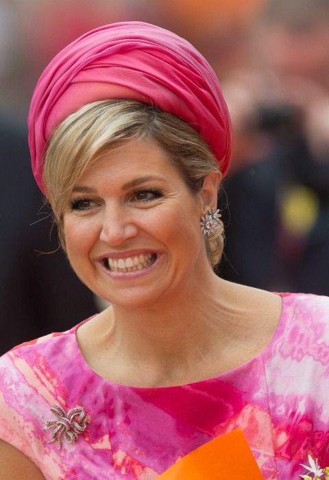 Máxima de Holanda, espectacular tanto con pamela como con turbante en los eventos de día. 