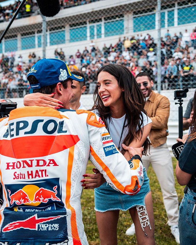 El cariñoso encuentro entre María Pedraza y Marc Márquez en el Gran Premio de Portugal 