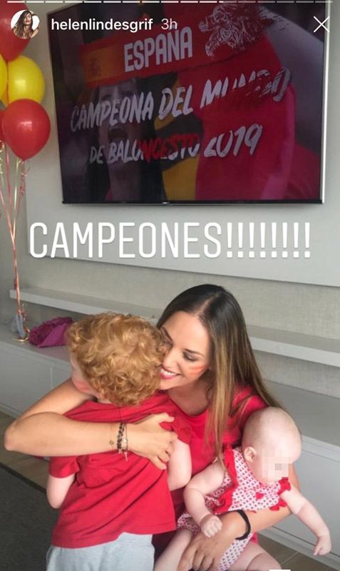  Helen Lindes celebra la victoria de la Selección Española de Baloncesto