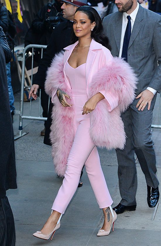 estilo_de_rihanna_dos_looks_rosa_12