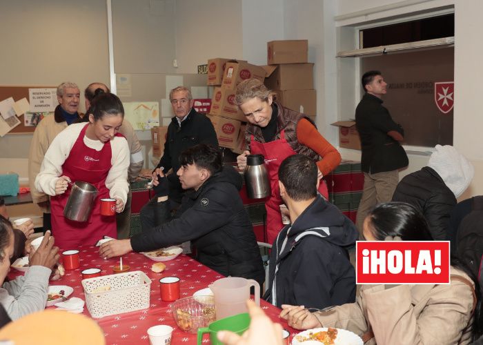 La infanta Elena y su hija Victoria de Marichalar en el comedor social San Juan Bautista, de la Orden de Malta