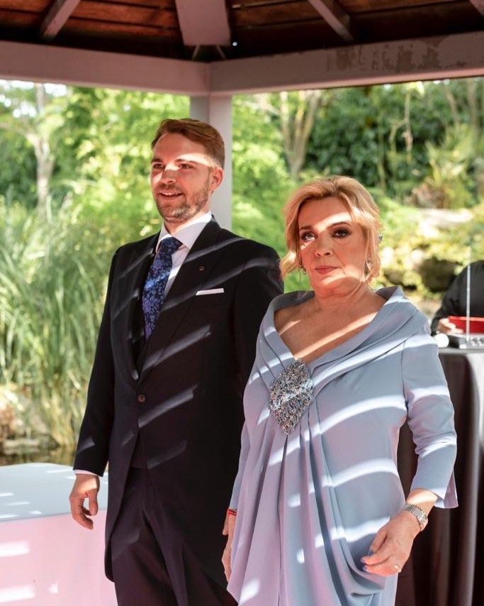 José María Almoguera junto a su madre en el día de su boda.