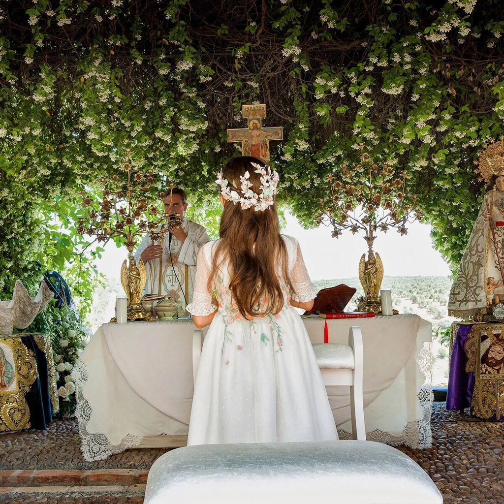 HOLA 3802. 14/5/2017. Finca Cetrina. Jaen. Primera Comunion de Paloma Ponce Cuevas, hija de Enrique Ponce y Paloma Cuevas.