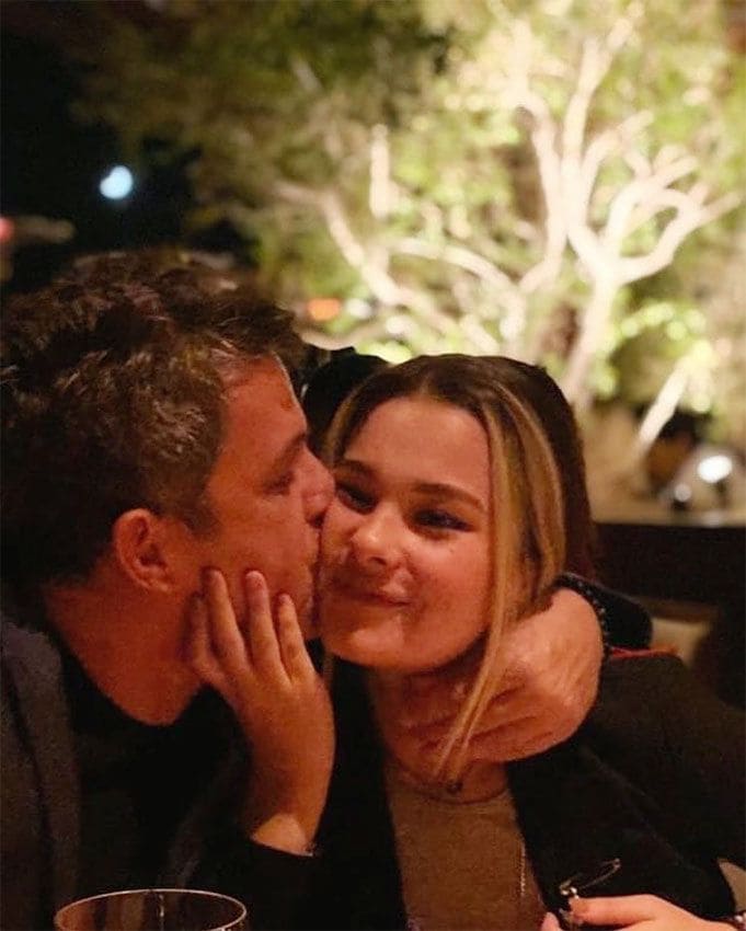 Alejandro Sanz y Manuela, su hija