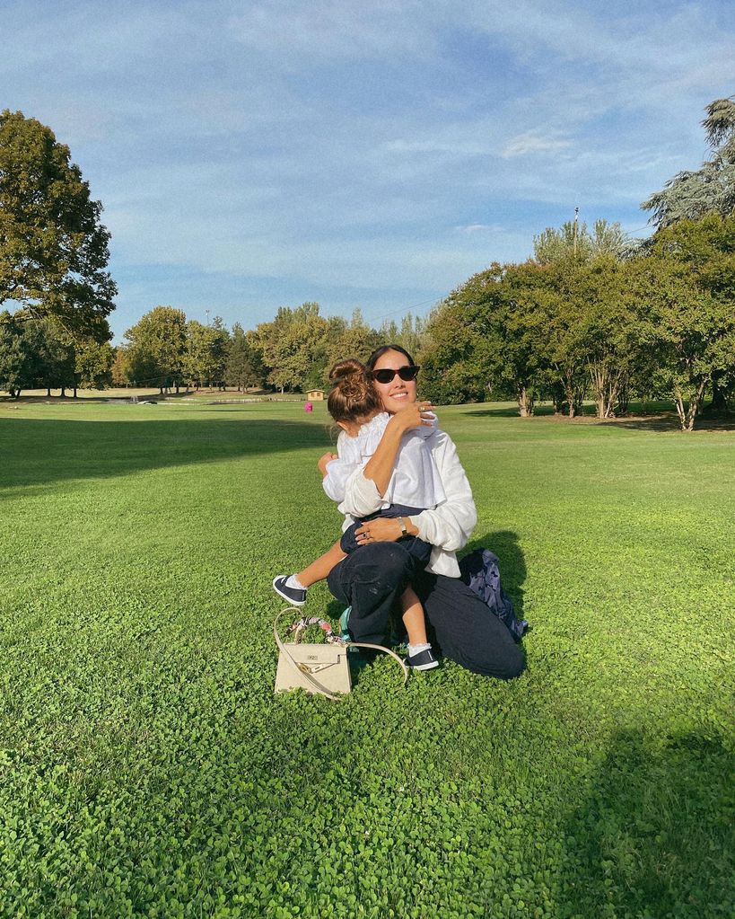 Sharon Fonseca y su pequeña hija Blu Jerusalema.