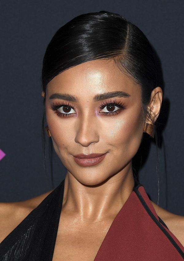 shay mitchell pelo mechones laterales