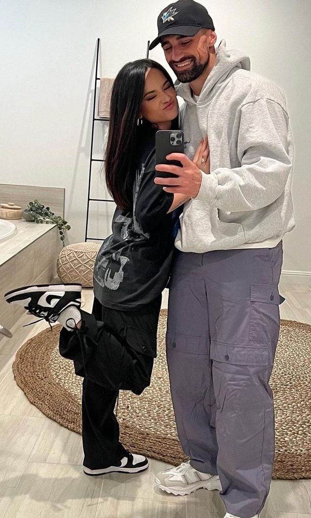 Becky G y Sebastian Lletget