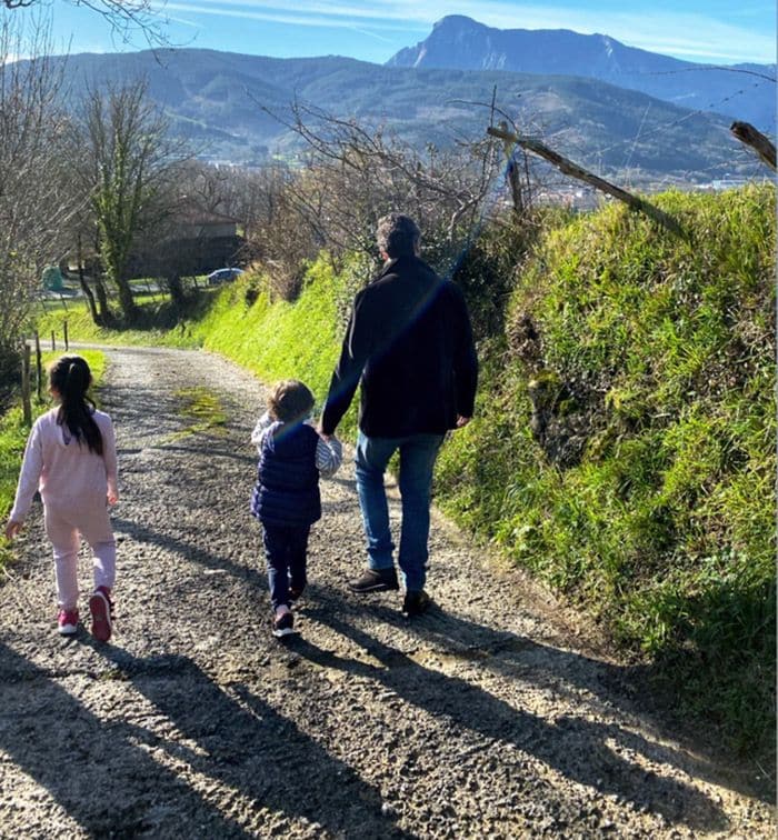 Anne Igartiburu disfruta de su tierra en familia antes de las campanadas