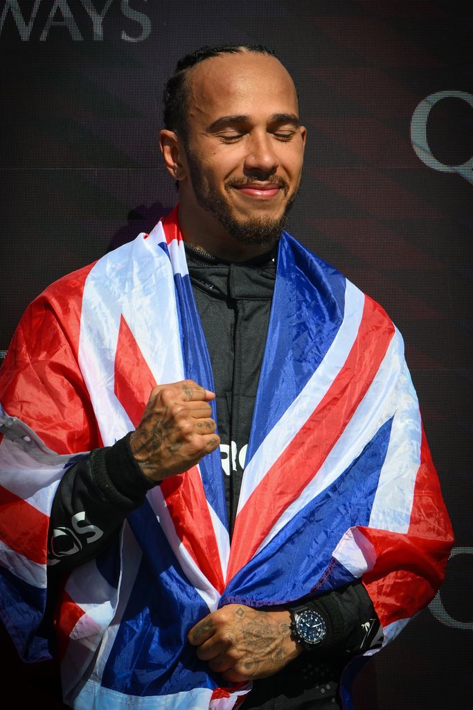 Lewis Hamilton se emociona tras vencer en el Gran Premio de Gran Bretaña en Silverstone el 7 de julio de 2024 