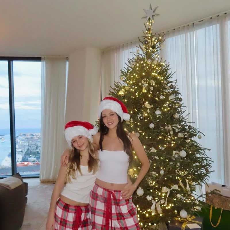 Nicola Peltz y Harper Beckham