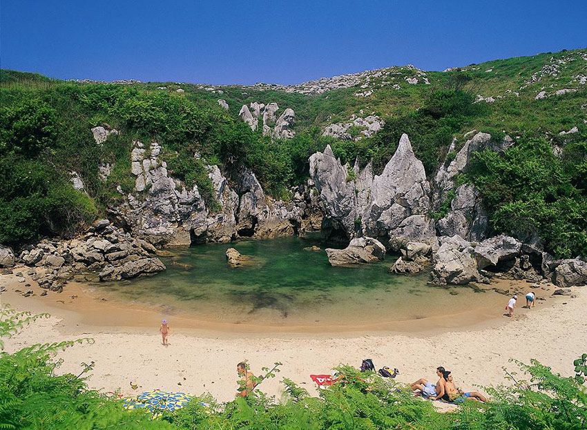 playa gulpiyuri llanes