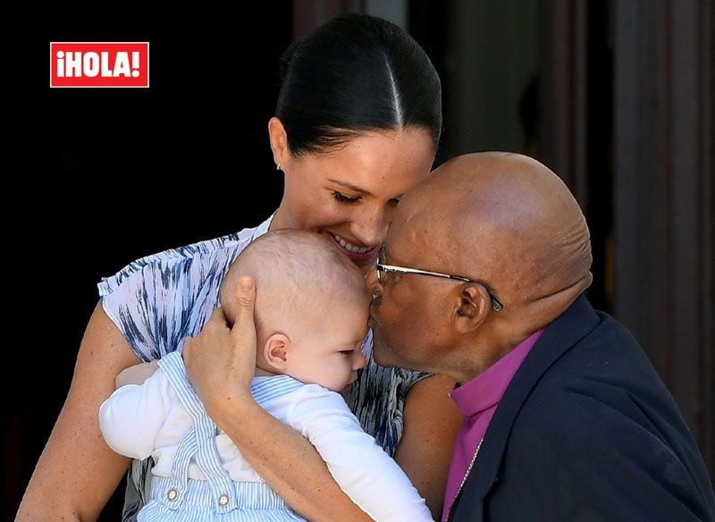 Archie, Meghan Markle y el arzobispo Desmond Tutu