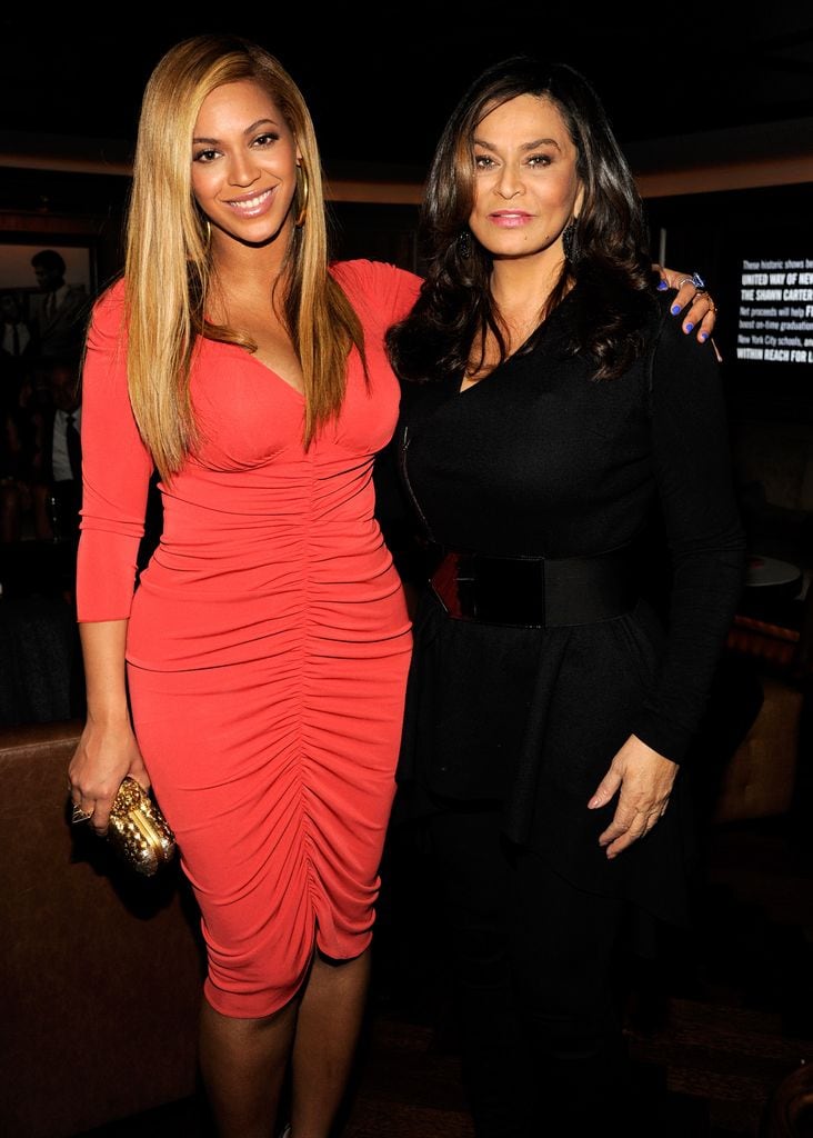 Beyoncé con su madre, la señora Tina Knowles