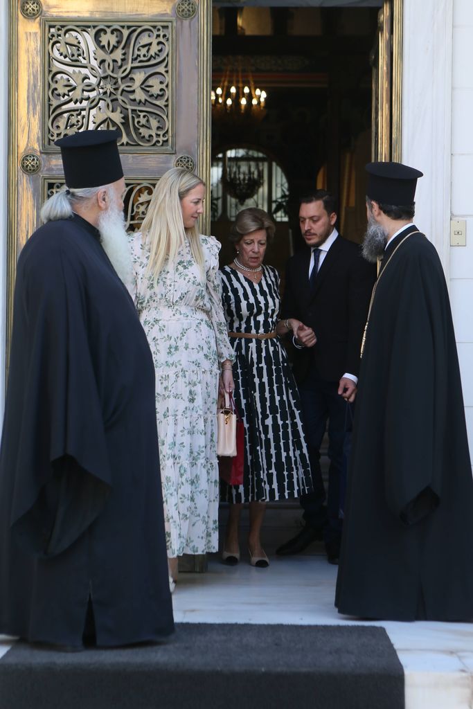 Teodora de Grecia, su prometido, Matthew Kumar y su madre, la reina Ana María de Grecia, se reunieron con el arzobispo ortodoxo